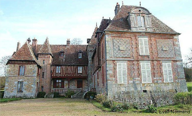 chateau de Saint-Pierre-deCernières2